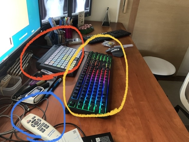 偉信チャンデスク